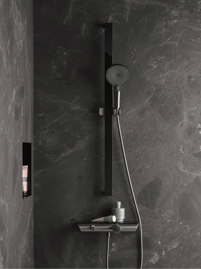 HSK Komplett-Set 1.35 AquaXPro – Duschsystem mit Brausestange & Glasablage Schwarz (Gunmetal)