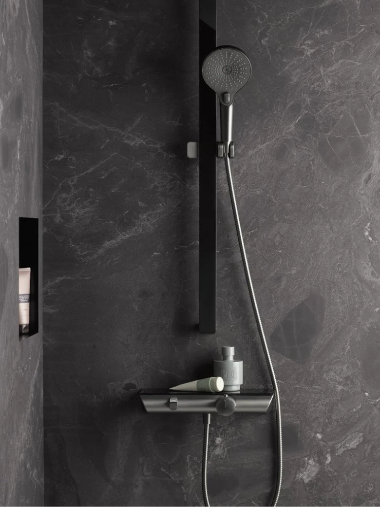 HSK Komplett-Set 1.45 AquaXPro – Badewannen-System mit Brausestange & Glasablage Schwarz (Gunmetal)
