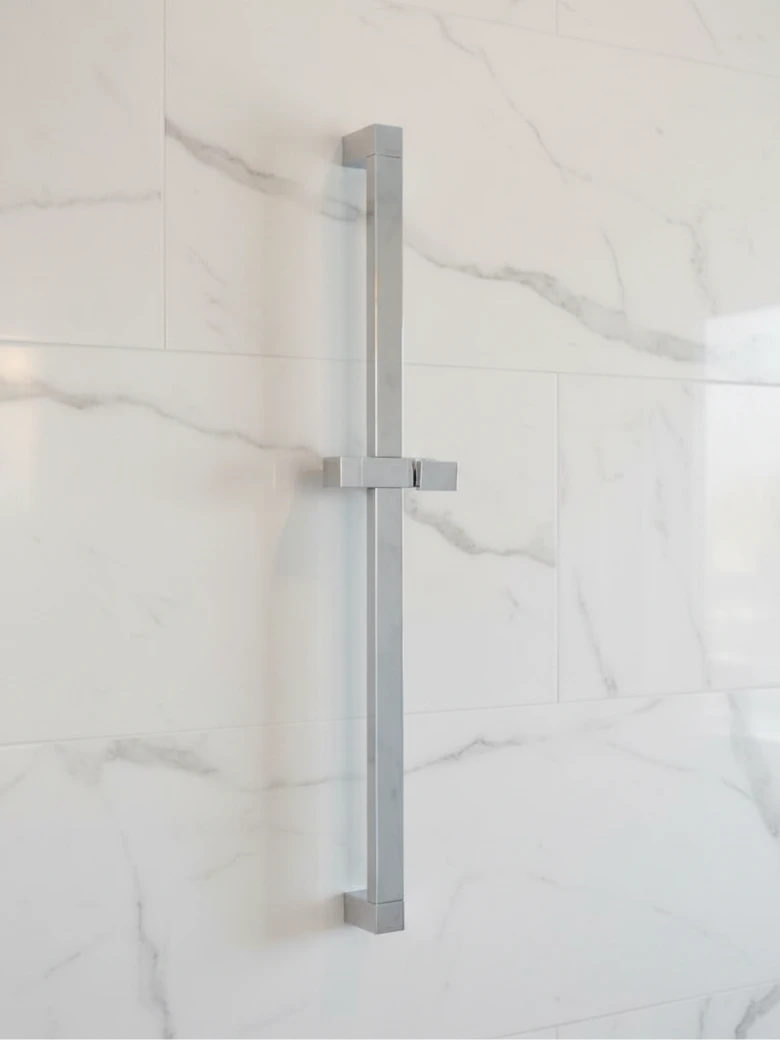 HSK Brausestange Eckig – 755 mm (Chrom)